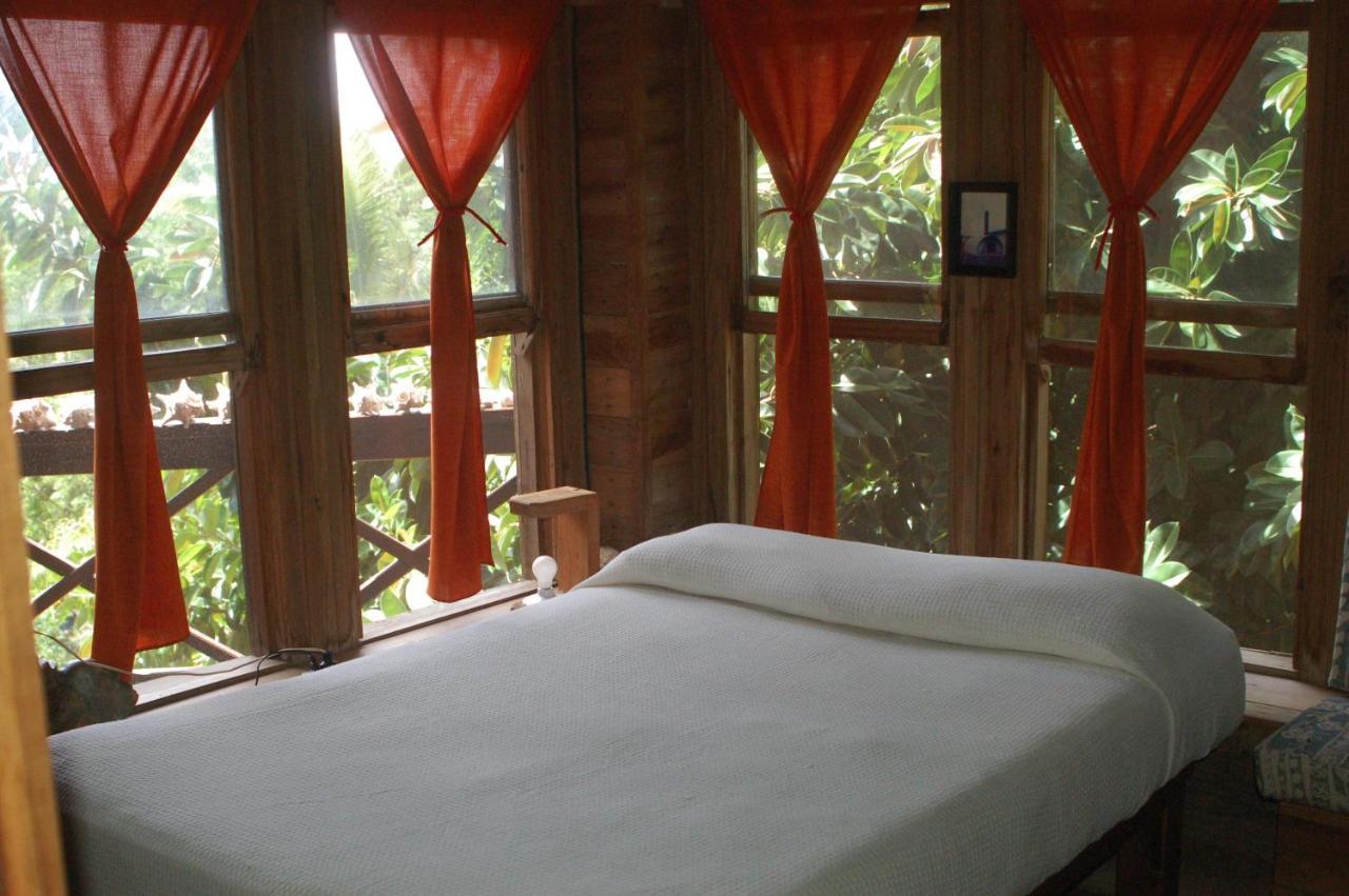 Roatan Bed & Breakfast Apartments Вест-Енд Екстер'єр фото
