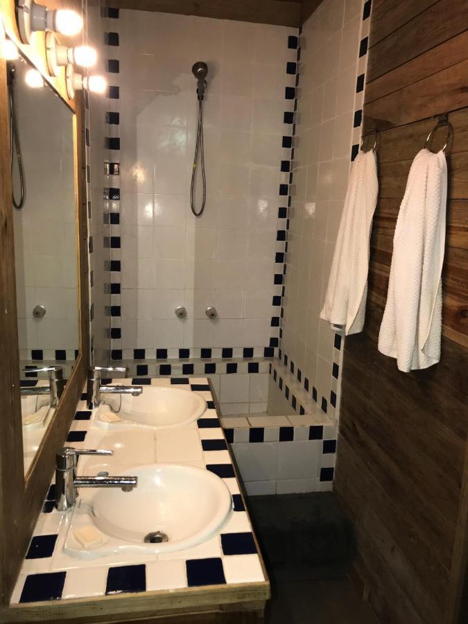 Roatan Bed & Breakfast Apartments Вест-Енд Екстер'єр фото