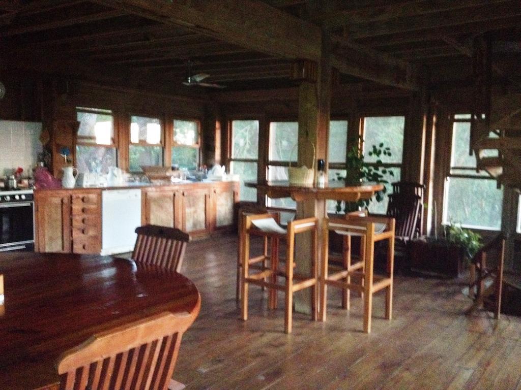Roatan Bed & Breakfast Apartments Вест-Енд Екстер'єр фото