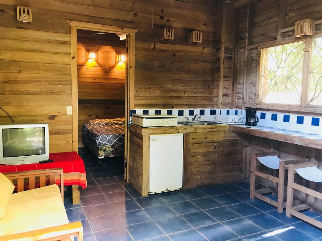 Roatan Bed & Breakfast Apartments Вест-Енд Екстер'єр фото