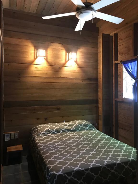 Roatan Bed & Breakfast Apartments Вест-Енд Екстер'єр фото