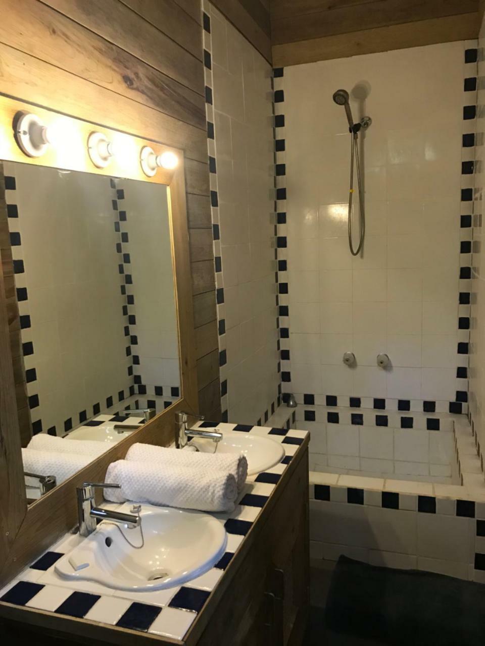 Roatan Bed & Breakfast Apartments Вест-Енд Екстер'єр фото